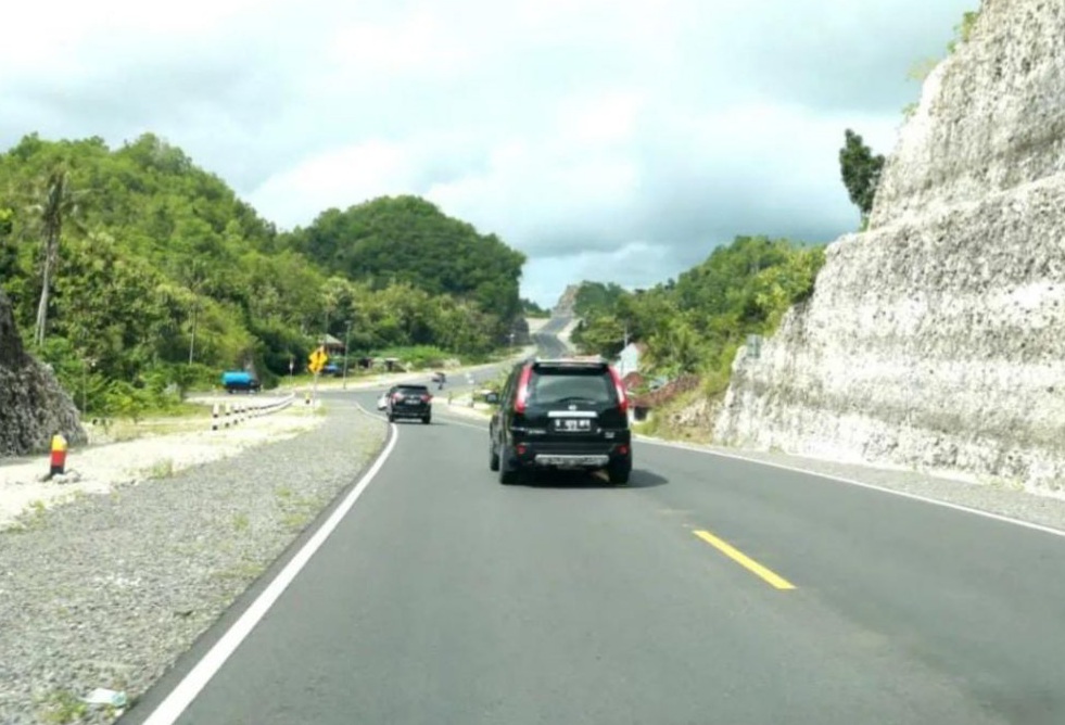 Lewati Jalan Lintas Selatan dan Ini Spot Wisata Pantai Jatim yang di&nbsp;Sugugkan