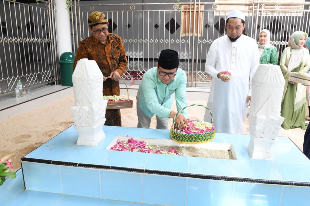 Gus Halim Ziarah dan Doa Bersama di Makam Pahlawan Nasional Kyai&nbsp;As’ad